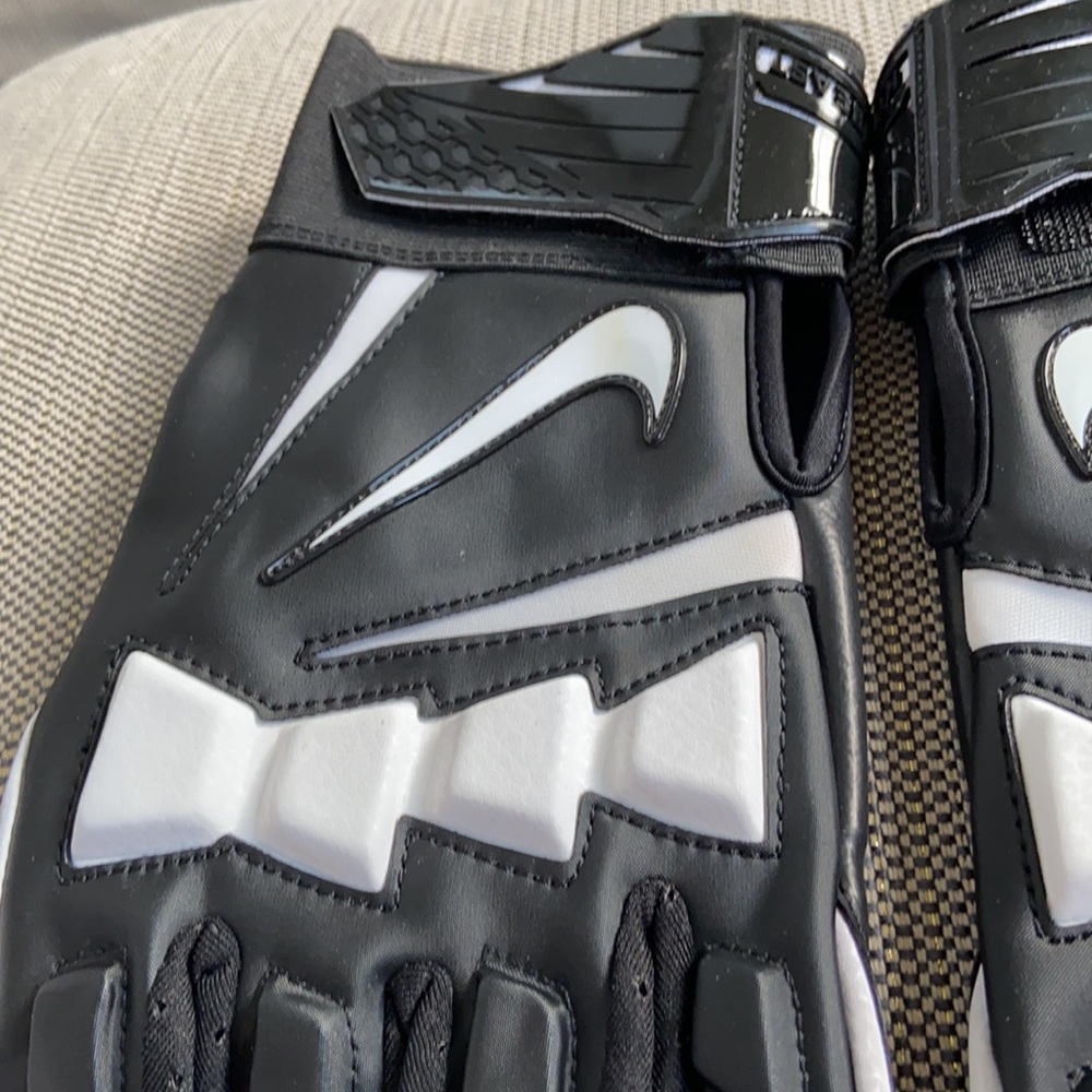 Nike gloves - Picture 4 of 10